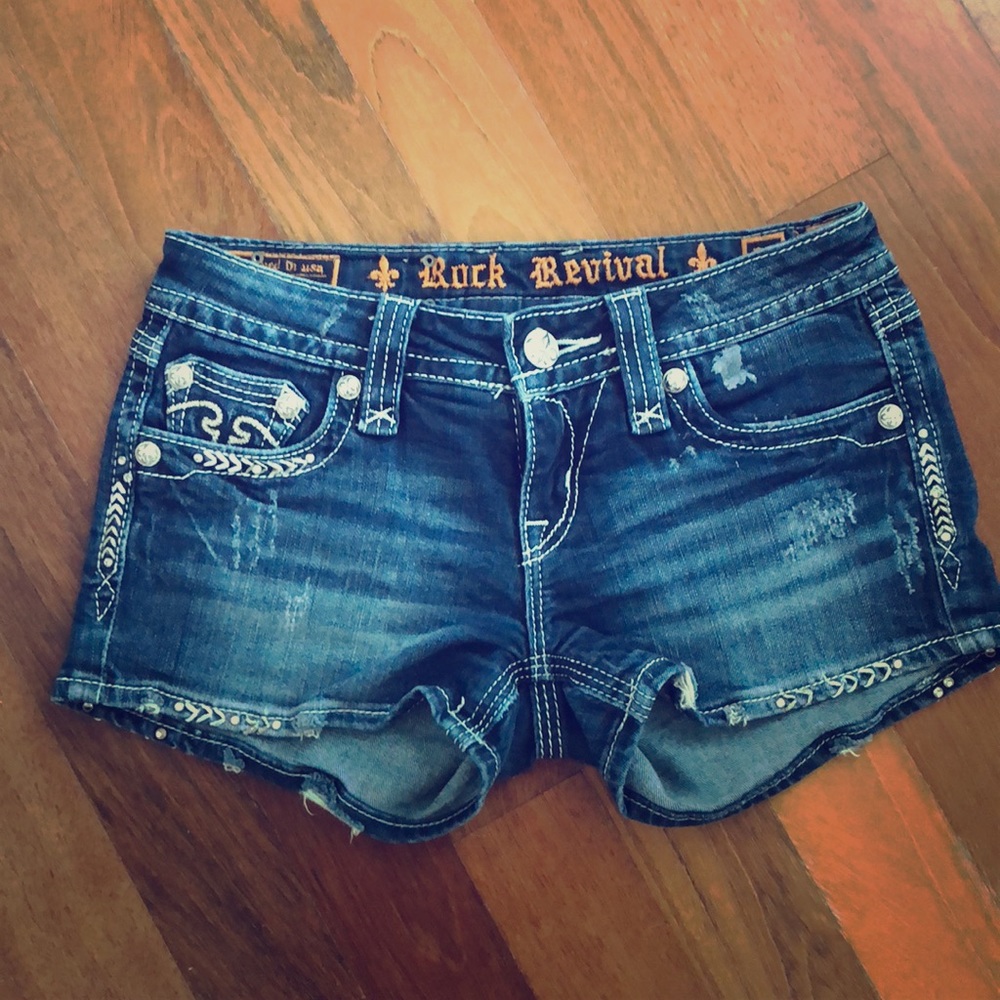 Rock Revival Erin Shorts - Size 26